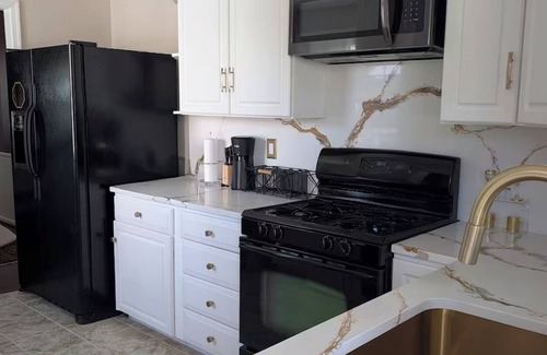 Reisterstown House | Spacious Home with Private Pool