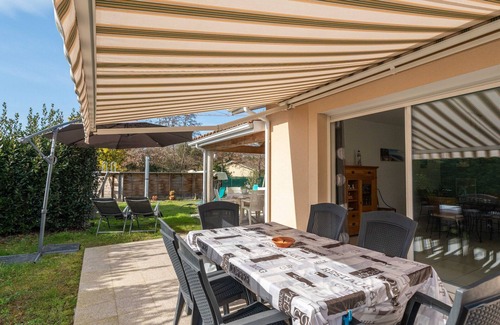 Aureilhan House | Spacious house 600m from lake, sleeps 8, pool