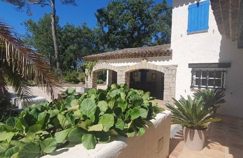 Bagnols-en-Foret House | Spacious house with pool in Bagnols en Forêt