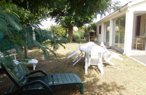 La Faute-sur-Mer House | Spacious house near beach with veranda and garden in La Faute-sur-Mer