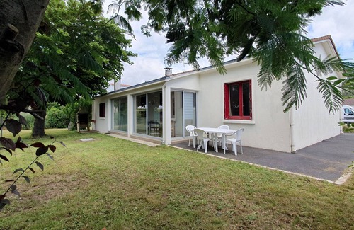 La Faute-sur-Mer House | Spacious house near beach with veranda and garden in La Faute-sur-Mer