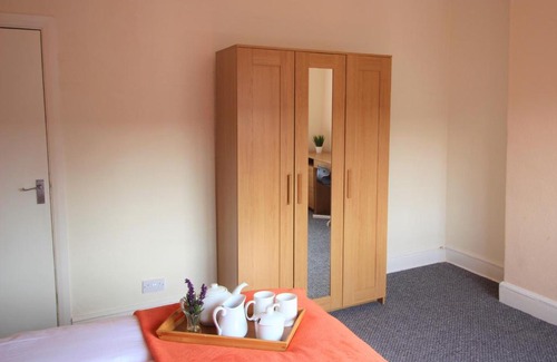Cleethorpes House | Spacious House in Cleethorpes - sleeps 10