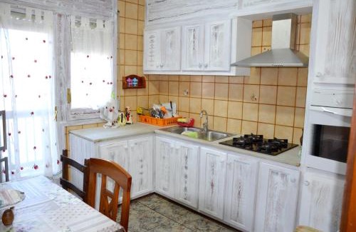 Deltebre House | Spacious House in Deltebre with Terrace