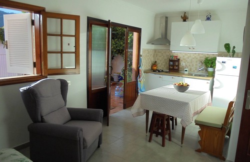 Los Olivos Apartment | SPACIOUS HOUSE IN EL CAMPO; ADA´S HOUSE
