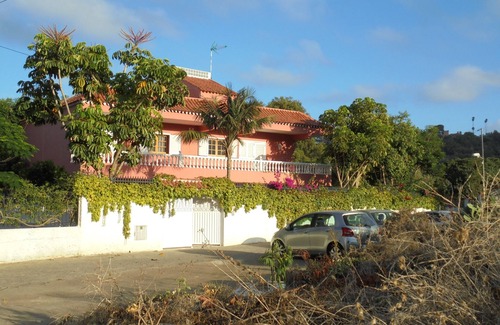 Los Olivos Apartment | SPACIOUS HOUSE IN EL CAMPO; ADA´S HOUSE
