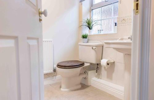Shrewsbury Apartment | Spacious house in quiet cul-de-sac near to Hospital