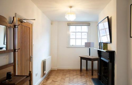 Georgian Quarter House | Spacious house Liverpool city centre L1, sleeps 16