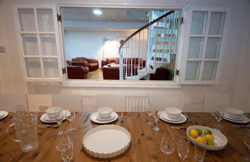 Georgian Quarter House | Spacious house Liverpool city centre L1, sleeps 16