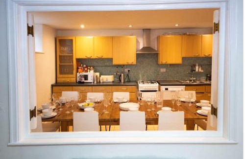Georgian Quarter House | Spacious house Liverpool city centre L1, sleeps 16