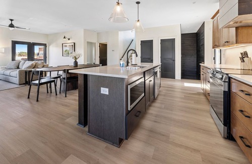 Clifton Heights House | Spacious house next to Mellwood Arts Center; Amazing downtown views! HOT TUB!