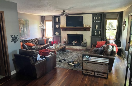 South Bend House | Spacious House w/Charming Backyard in quiet neighborhood 5.2 mi from ND Stadium