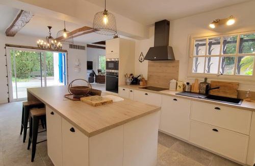 Bagnols-en-Foret House | Spacious house with pool in Bagnols en Forêt