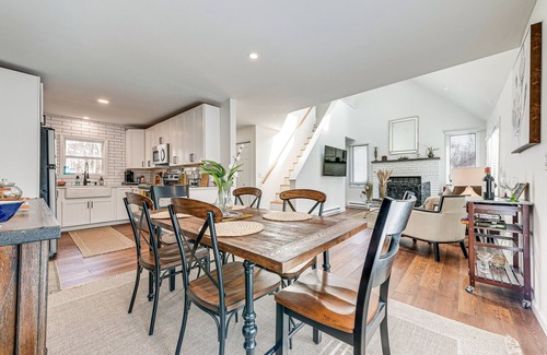 Long Pond House | Spacious house with deck, shared tennis and basketball courts - pool