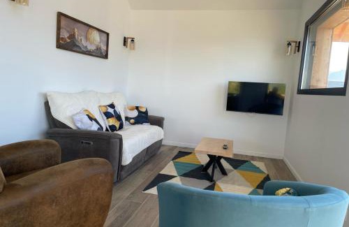 Puy-Sanieres House | Spacious house with stunning views Puy-Sanières
