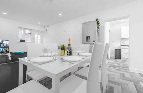 Birmingham House | Spacious house with garden close to Birmingham city centre