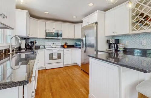 Dennis Port House | Spacious house within walking distance to Sea Street Beach + Pelham House