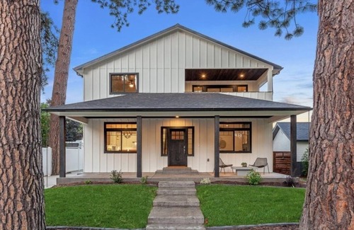 Coeur d'Alene House | Spacious, Immaculate 4350 sq ft Home Amazing Kitchen