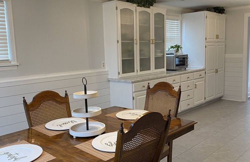 Mount Washington House | Spacious Kentucky Home in the Heart of Derby and Bourbon Country