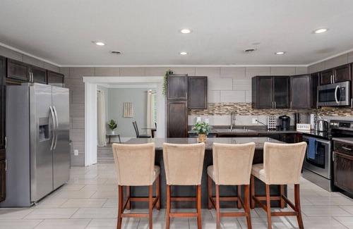 Silver Lake House | Spacious Kitchen, Living, & Sunroom w/King Bed