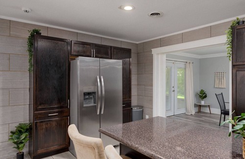 Silver Lake House | Spacious Kitchen, Living, & Sunroom w/King Bed