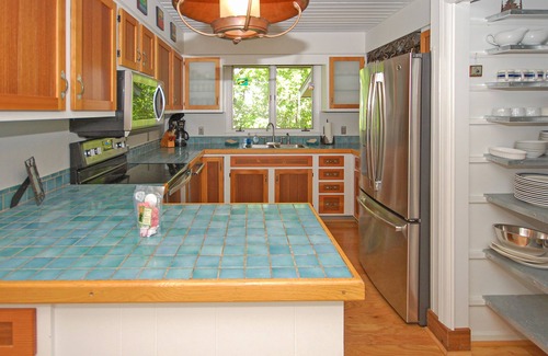 Glen Arbor House | Spacious lake access home with a washer/dryer, central AC, nearby tennis