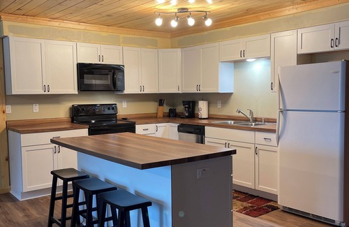 Butternut House | Spacious lake-home overlooking remote Lake Bastine-fishing or family getaway!
