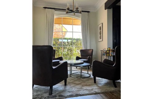 South Baton Rouge House | Spacious Lake View 4 Bedroom Home Cozy Fireplace