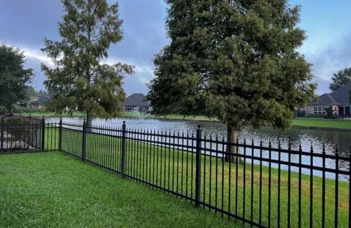 South Baton Rouge House | Spacious Lake View 4 Bedroom Home Cozy Fireplace