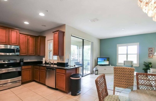 Whitney Beach House | Spacious lakefront 3BR townhome near Anna Maria Island - Blossom Retreat