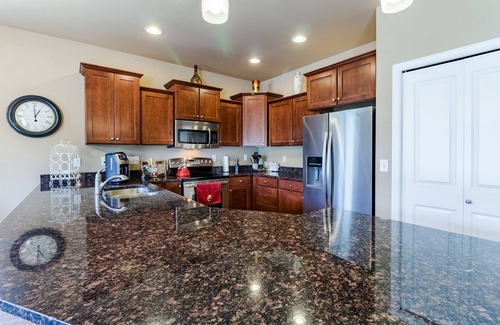 Manson House | Spacious Lakefront Home