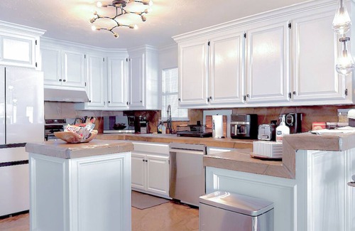 Oklahoma City House | Spacious Lakefront View with Hot Tub and Pool NH