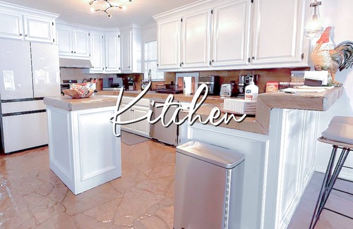 Oklahoma City House | Spacious Lakefront View with Hot Tub and Pool NH