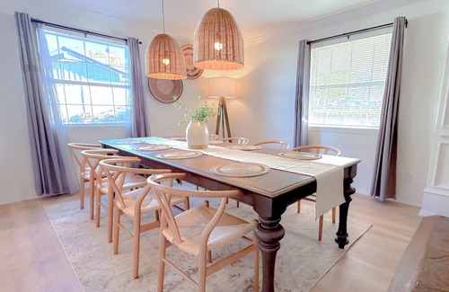 Oklahoma City House | Spacious Lakefront View with Hot Tub and Pool NH