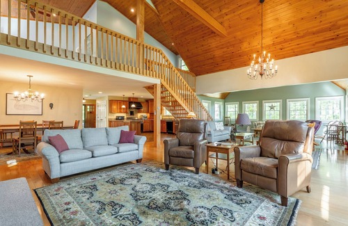 Raymond House | Spacious Lakehouse +Private Dock+Firepit+Kayaks