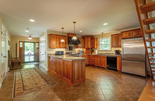 Raymond House | Spacious Lakehouse +Private Dock+Firepit+Kayaks