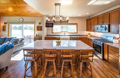 Harshaw Cabin | Spacious Lakeside Family Home on Big Bearskin Lake