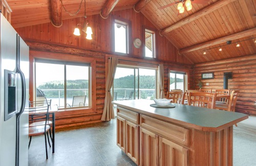 Worley Cabin | Spacious lakeside home with gorgeous views and secluded location