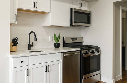 Lakewood House | Spacious Lakewood Duplex 2BR + Sofa Bed 10 Min to Downtown & Edgewater