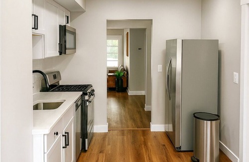 Lakewood House | Spacious Lakewood Duplex 2BR + Sofa Bed 10 Min to Downtown & Edgewater