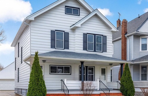Lakewood House | Spacious Lakewood Duplex 2BR + Sofa Bed 10 Min to Downtown & Edgewater