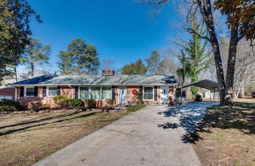 Lexington House | Spacious Lexington Abode with Pool Table and Fireplace