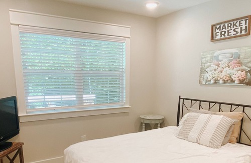 Fairview House | Spacious, light & airy farmhouse 30 minutes from Nashville!