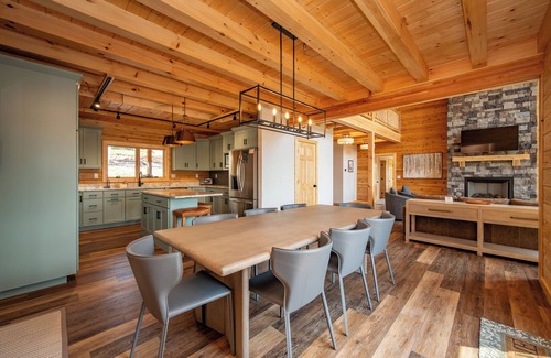 Swanton House | Spacious Lodge w/Hot Tub, Fire Pit & Games