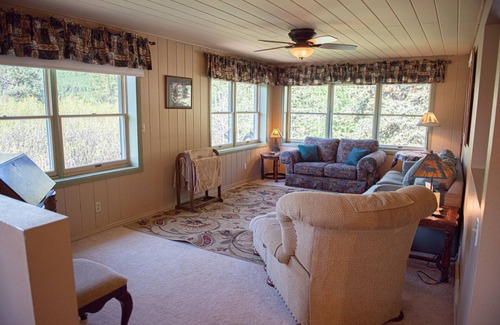 Dolores House | Spacious Lodge with Spectacular Views and Nearby Attractions