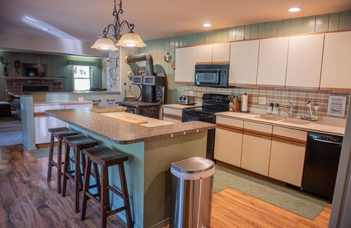 Dolores House | Spacious Lodge with Spectacular Views and Nearby Attractions
