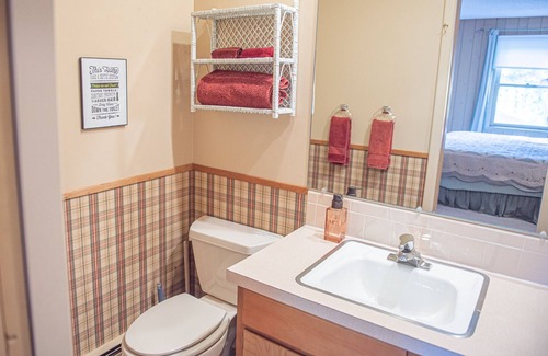 Dolores House | Spacious Lodge with Spectacular Views and Nearby Attractions