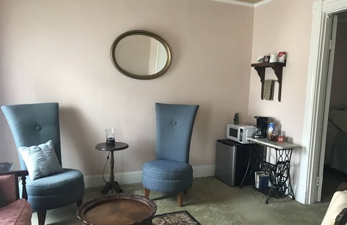 Madison Apartment | Spacious Loft/Spa in Heart of Historic Madison.