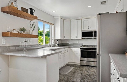 Los Angeles House | Spacious Los Angeles Home - only minutes from Down Town Los Angeles