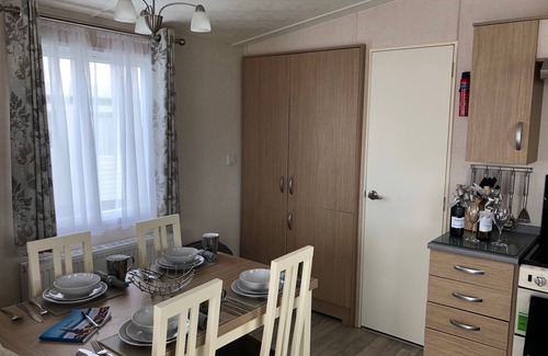 Lydd-on-Sea House | Spacious Lovely Holiday Home, New 2019 Caravan