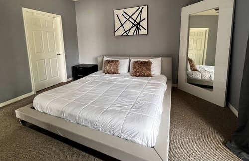 Millenia Apartment | Spacious Luxury 3 Bedroom Townhouse with King Bed close to Everything
